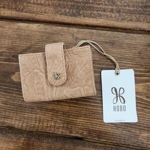 NWT HOBO Jean Accordion Card Case – Saddle Tooled Emboss